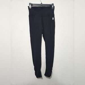 FP free people movement small black ruched 7/8 crop leggings scrunch leg